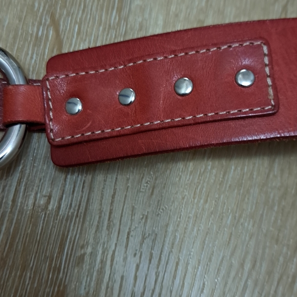 Red leather belt - Picture 3 of 4